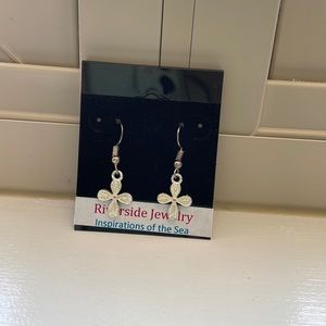 Cross leaf earrings.